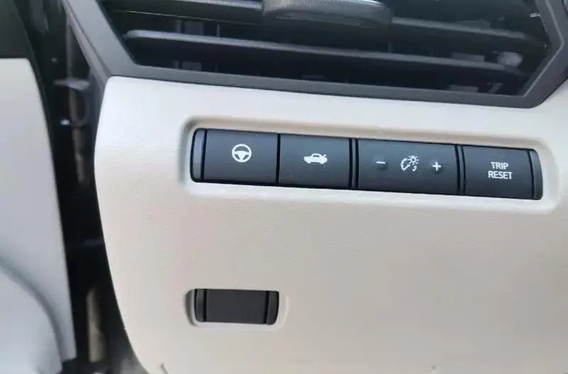 2025 Nissan Altima 2.5L Naturally Aspirated 4 Cylinders Petrol Engine Grey Beige Sedan GCC