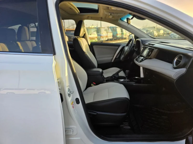 2018 Toyota RAV 4 XLE 2.5 Litres 4 Cylinders Petrol Engine White SUV American Specs FULL OPTION