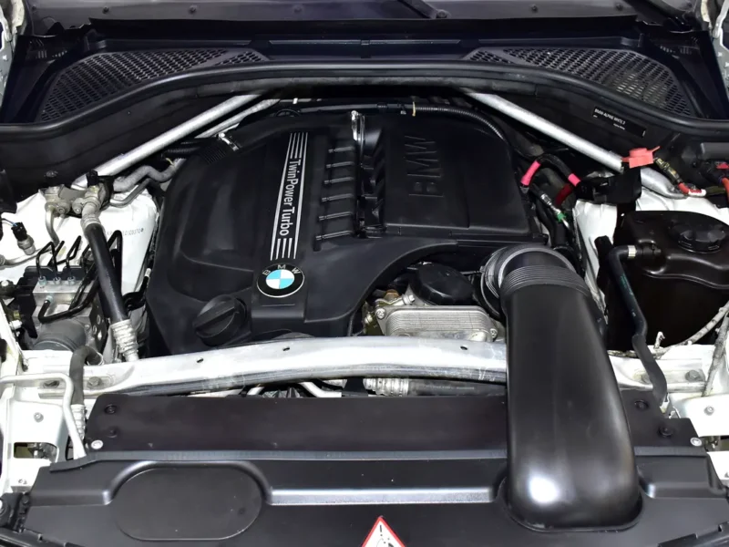 2014 BMW X5 xDrive35i 3.0L TwinPower Turbo inline-6 Engine White Black SUV GCC Specs