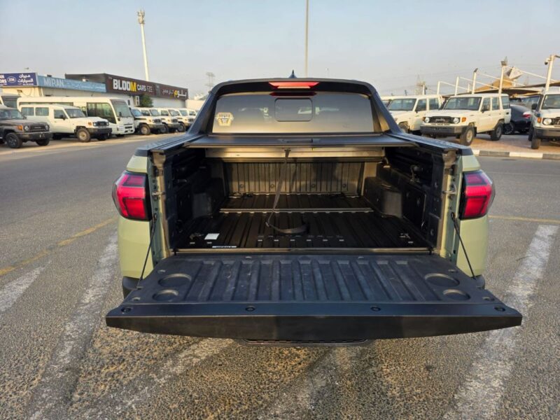 2022 Hyundai Santa Cruz Limited 2.5L Turbo 4 Cylinders Petrol Engine Green Black Pickup Truck US Specs