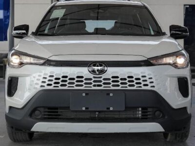 2026 Toyota Corolla Cross GLI 2.0 Litres 4 Cylinders Hybrid Engine White Black SUV Chinese Specs