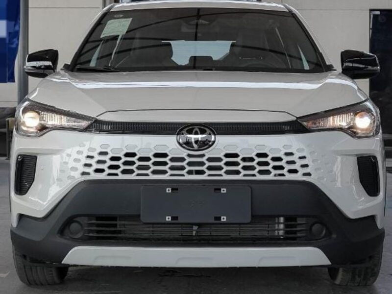 2026 Toyota Corolla Cross GLI 2.0 Litres 4 Cylinders Hybrid Engine White Black SUV Chinese Specs
