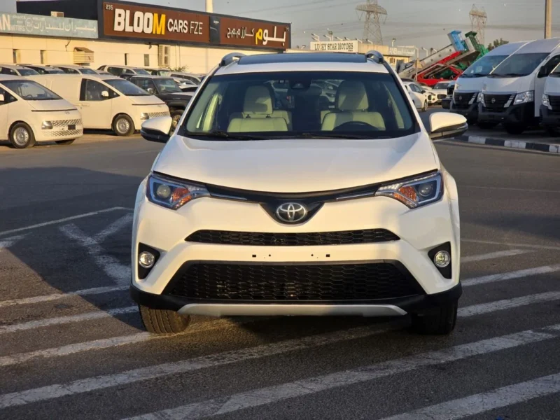 2018 Toyota RAV 4 XLE 2.5 Litres 4 Cylinders Petrol Engine White SUV American Specs FULL OPTION