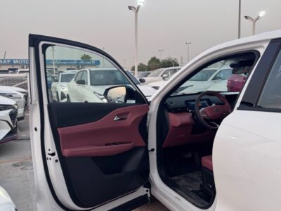 2026 Changan UNI-Z 1.5 Litres 4 Cylinders Petrol Engine White Red SUV Chinese Specs Fully Loaded