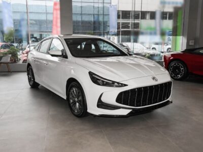2026 MG MG 5 LUX 1.5 Litres 4 Cylinders Petrol Engine White Black Sedan Chinese Specs Automatic