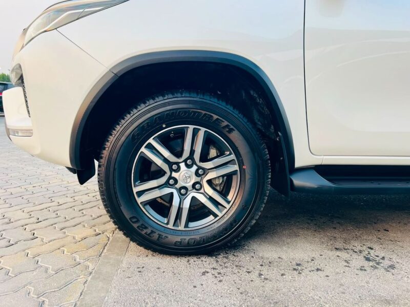 2023 Toyota Fortuner EXR 2.7 Litres 4 Cylinders Petrol Engine White Brown SUV GCC Specs Full Option