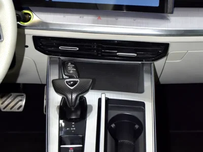 2022 MG Whale Luxury 4 Cylinders Petrol Engine White Beige Crossover Chinese Specs Automatic