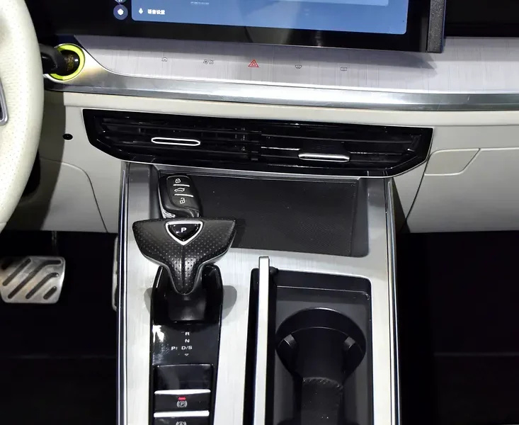 2022 MG Whale Luxury 4 Cylinders Petrol Engine White Beige Crossover Chinese Specs Automatic