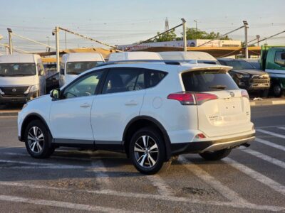2018 Toyota RAV 4 XLE 2.5 Litres 4 Cylinders Petrol Engine White SUV American Specs FULL OPTION