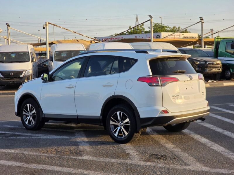2018 Toyota RAV 4 XLE 2.5 Litres 4 Cylinders Petrol Engine White SUV American Specs FULL OPTION