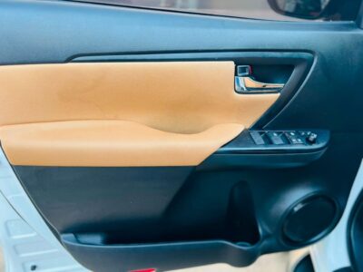 2023 Toyota Fortuner EXR 2.7 Litres 4 Cylinders Petrol Engine White Brown SUV GCC Specs Full Option