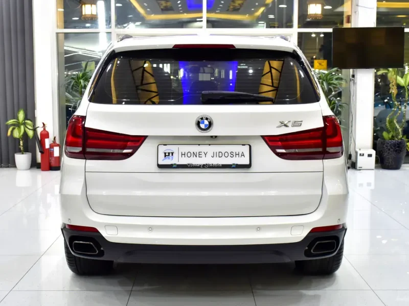 2014 BMW X5 xDrive35i 3.0L TwinPower Turbo inline-6 Engine White Black SUV GCC Specs
