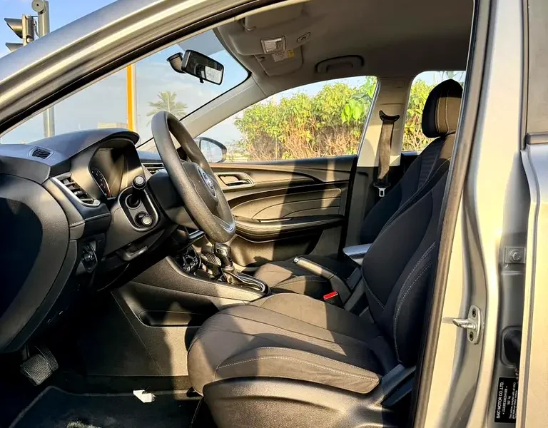 2022 MG MG5 Standard 1.5 Litres 4 Cylinders Petrol Engine Silver Black Sedan GCC Specs