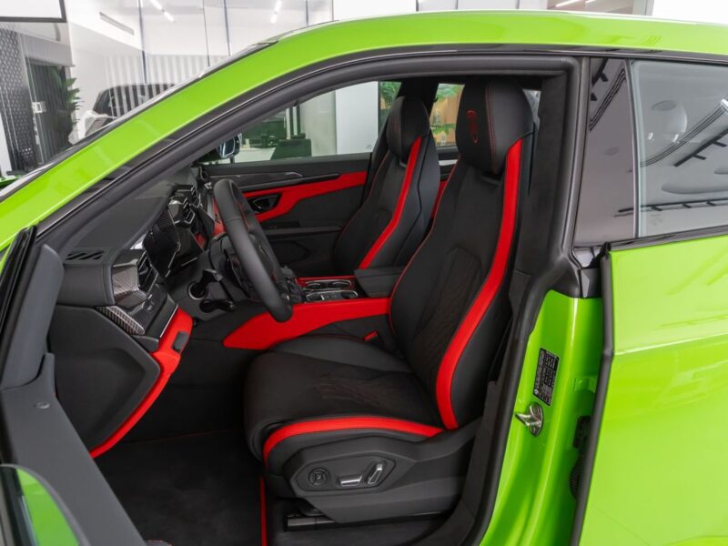 2026 Lamborghini Urus SE 4.0 Litres Twin-Turbo V8 Hybrid Engine Green Black SUV European Specs