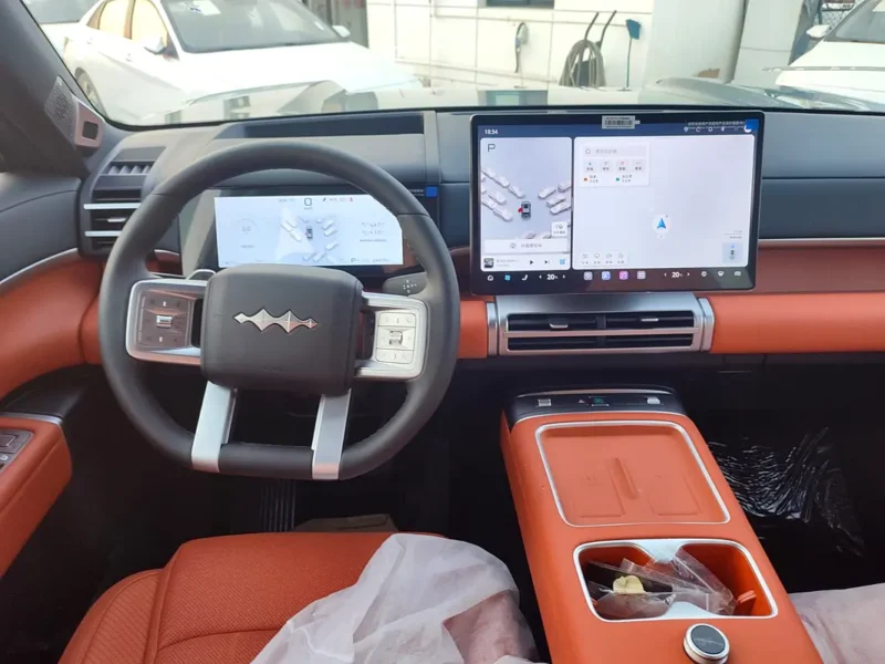 2026 BYD Leopard 7 Titanium Ultra 1.5 Litres 4 Cylinders Plug-In Hybrid Green Orange SUV