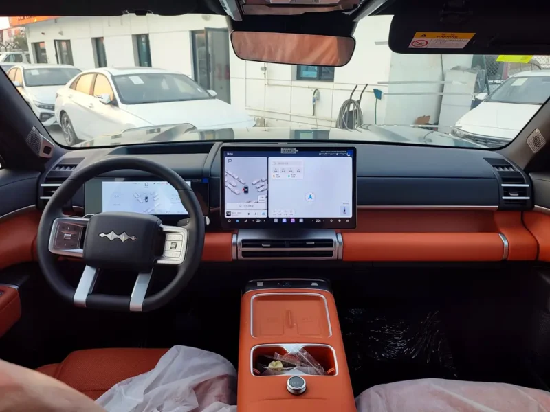 2026 BYD Leopard 7 Titanium Ultra 1.5 Litres 4 Cylinders Plug-In Hybrid Green Orange SUV