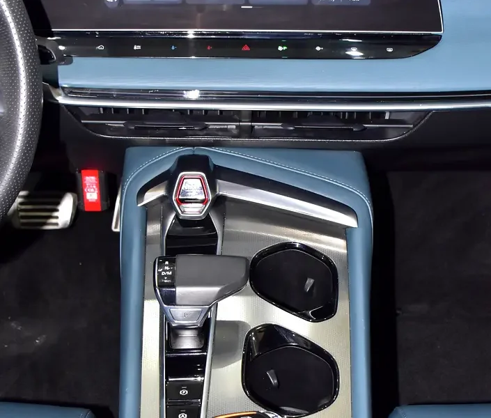 2022 MG MG 7 Sport 4 Cylinders Petrol Engine White Blue Sedan Chinese Specs Automatic