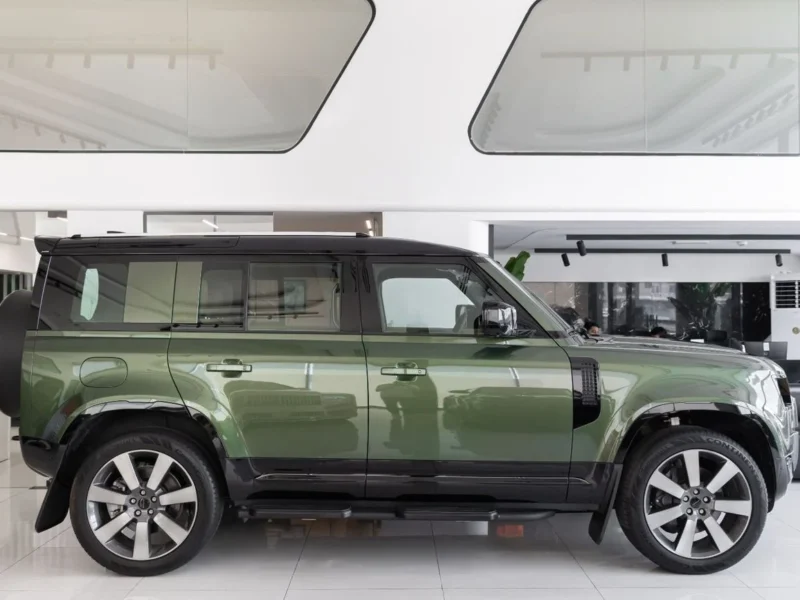 2026 Land Rover Defender 110 X-Dynamic HSE P400 4.0L 6 Cylinders Engine Dark Green Tan SUV