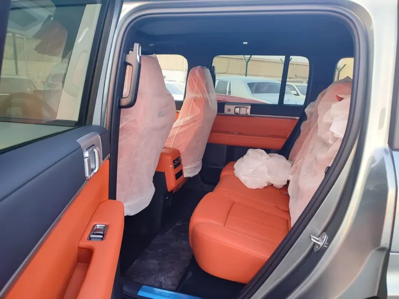 2026 BYD Leopard 7 Titanium Ultra 1.5 Litres 4 Cylinders Plug-In Hybrid Green Orange SUV