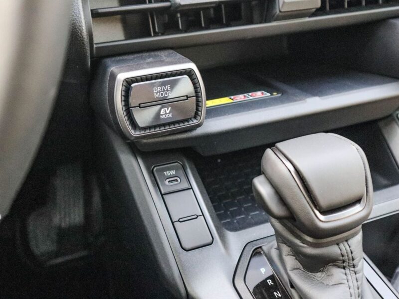 2026 Toyota RAV 4 XLE 2.5 Litres 4-Cylinder Hybrid Engine Brown Beige SUV GCC Spes Automatic