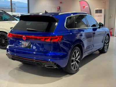 2024 Volkswagen Touareg R-Line 3.0L Turbocharged V6 Petrol Engine Blue Black SUV GCC Specs