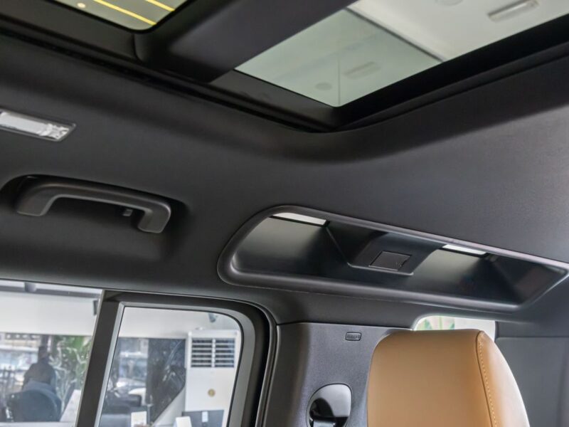 2026 Land Rover Defender 110 X-Dynamic HSE P400 4.0L 6 Cylinders Engine Dark Green Tan SUV