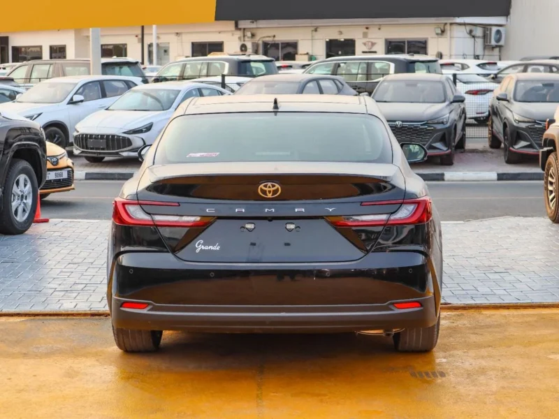 2026 Toyota Camry GLE 2.5 Litres 4-Cylinder Petrol Engine Black Tan Sedan GCC Specs FWD