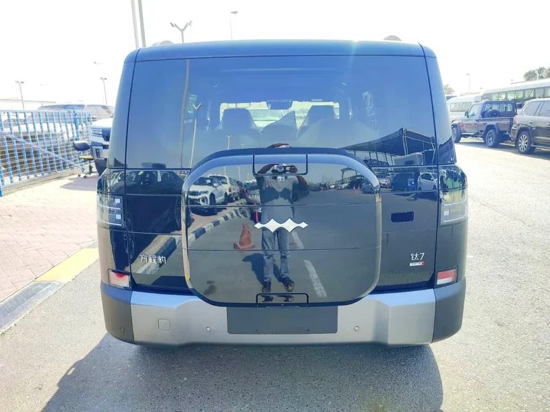 2026 BYD Leopard 7 Titanium 1.5 Litres 4 Cylinders Plug-In Hybrid Black Beige SUV