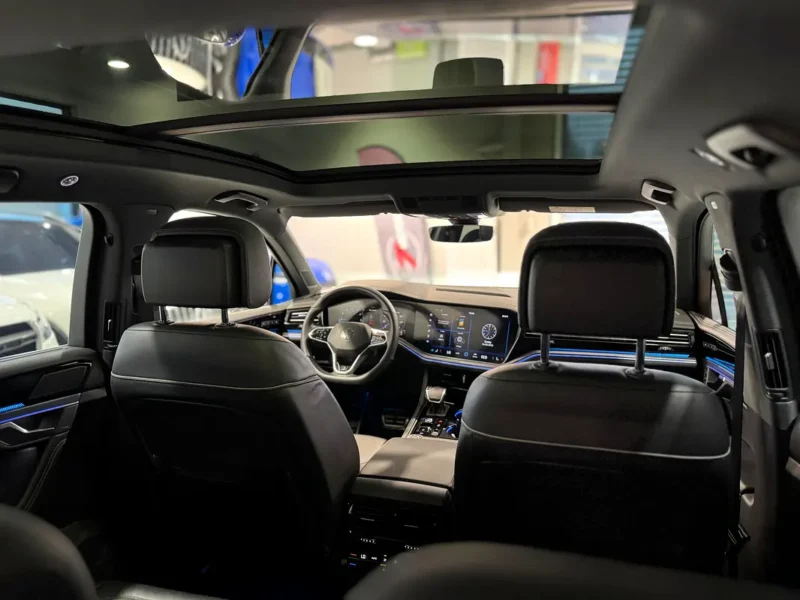 2024 Volkswagen Touareg R-Line 3.0L Turbocharged V6 Petrol Engine Blue Black SUV GCC Specs
