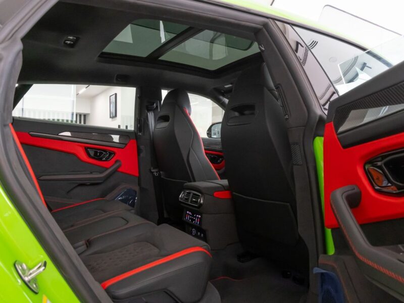 2026 Lamborghini Urus SE 4.0 Litres Twin-Turbo V8 Hybrid Engine Green Black SUV European Specs