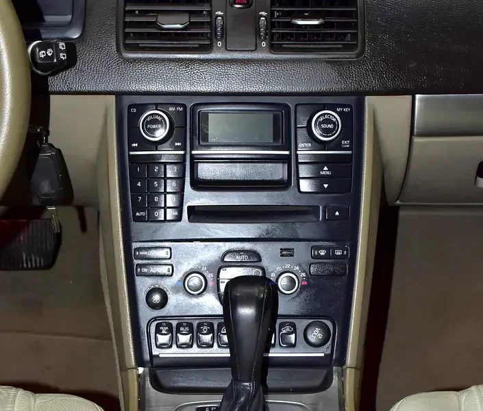 2011 Volvo XC90 Comfort 6 Cylinders Petrol Engine Red Beige SUV GCC Specs Automatic