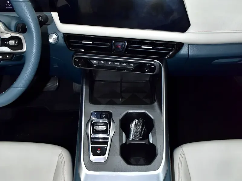 2024 GAC EMZOOM R-line 4 Cylinders Petrol Engine Grey Beige Crossover GCC Specs Automatic