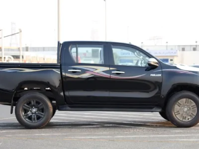 2026 Toyota Hilux SR5 4 Cylinders Petrol Engine Black Pickup Truck GCC Specs Automatic
