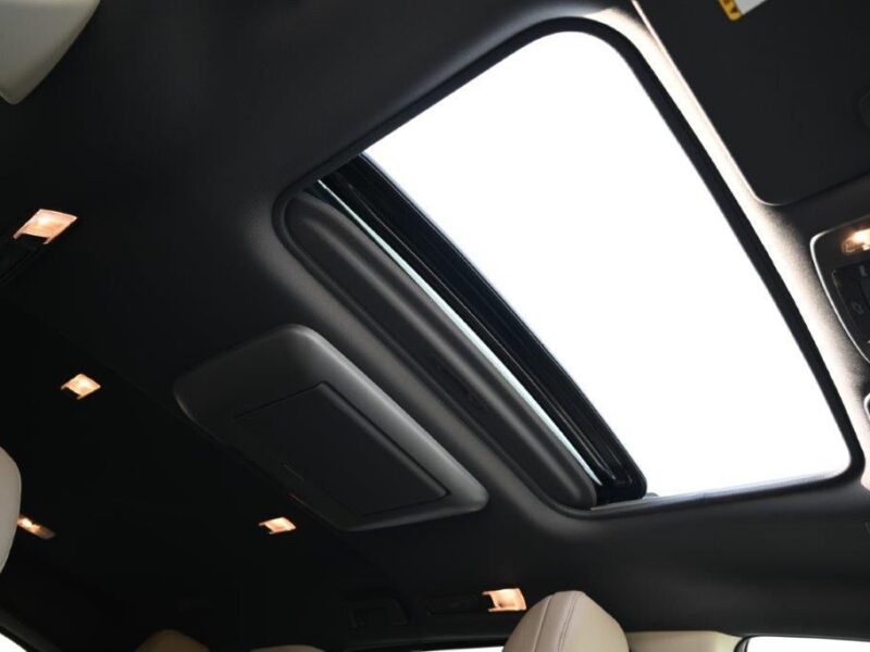 2026 Toyota Sienna 2.5 Litres inline‑4 Hybrid Engine White Beige Minivan GCC Specs Automatic