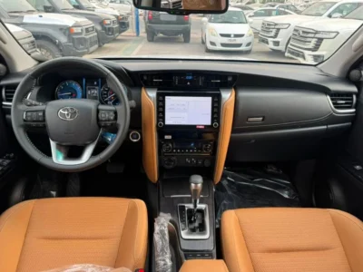 2026 Toyota Fortuner SR5 2.8 Litres 4 Cylinders Diesel Engine White Brown SUV GCC Specs 4WD