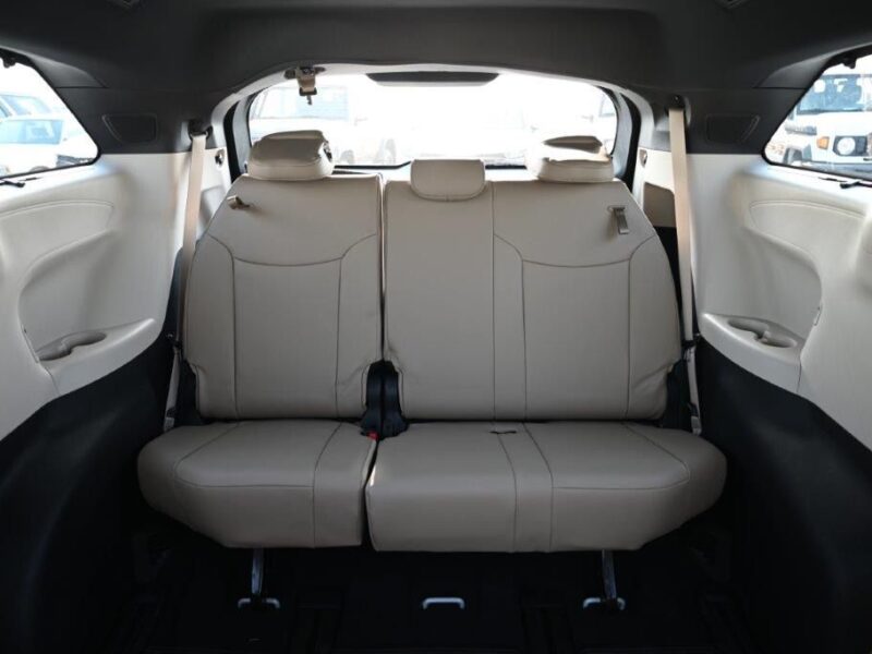 2026 Toyota Sienna 2.5 Litres inline‑4 Hybrid Engine White Beige Minivan GCC Specs Automatic