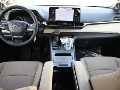 2026 Toyota Sienna 2.5 Litres inline‑4 Hybrid Engine White Beige Minivan GCC Specs Automatic