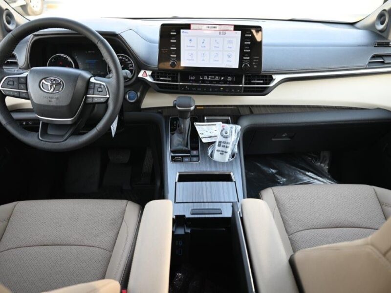 2026 Toyota Sienna 2.5 Litres inline‑4 Hybrid Engine White Beige Minivan GCC Specs Automatic