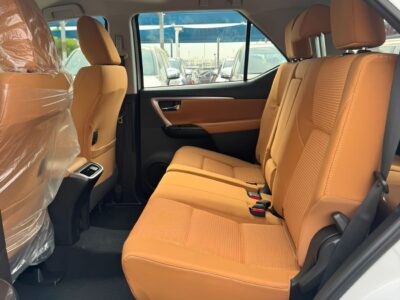 2026 Toyota Fortuner SR5 2.8 Litres 4 Cylinders Diesel Engine White Brown SUV GCC Specs 4WD