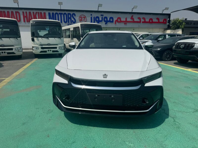 2026 Toyota Crown 2.5 Litres Inline‑4 Hybrid Engine White Beige Luxury Sedan GCC Specs