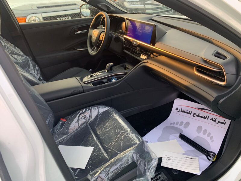 2025 Toyota Crown 2.5 Litres Inline‑4 Hybrid Engine White Black Luxury Sedan GCC Specs