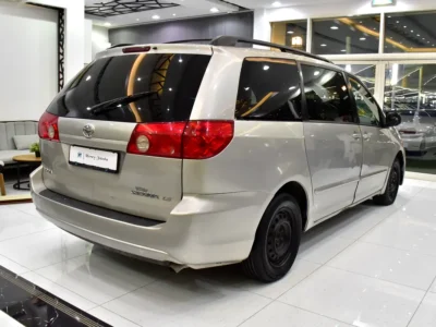 2008 Toyota Sienna LE 3.5 Litres V6 DOHC Petrol Engine Silver Beige Van American Specs