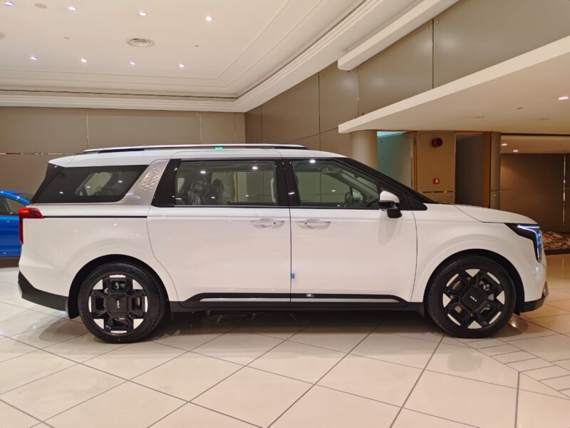 2026 Kia Carnival 3.5 Litres V6 MPI Petrol Engine White Black Luxury Multi-Purpose Vehicle