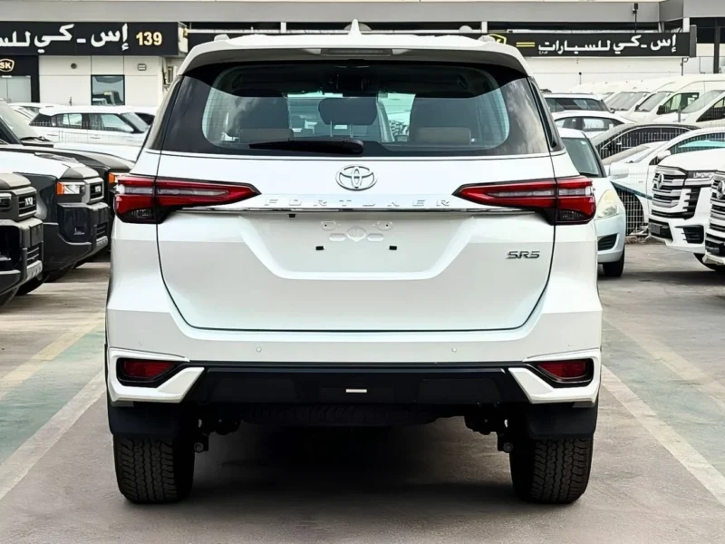 2026 Toyota Fortuner SR5 2.8 Litres 4 Cylinders Diesel Engine White Brown SUV GCC Specs 4WD