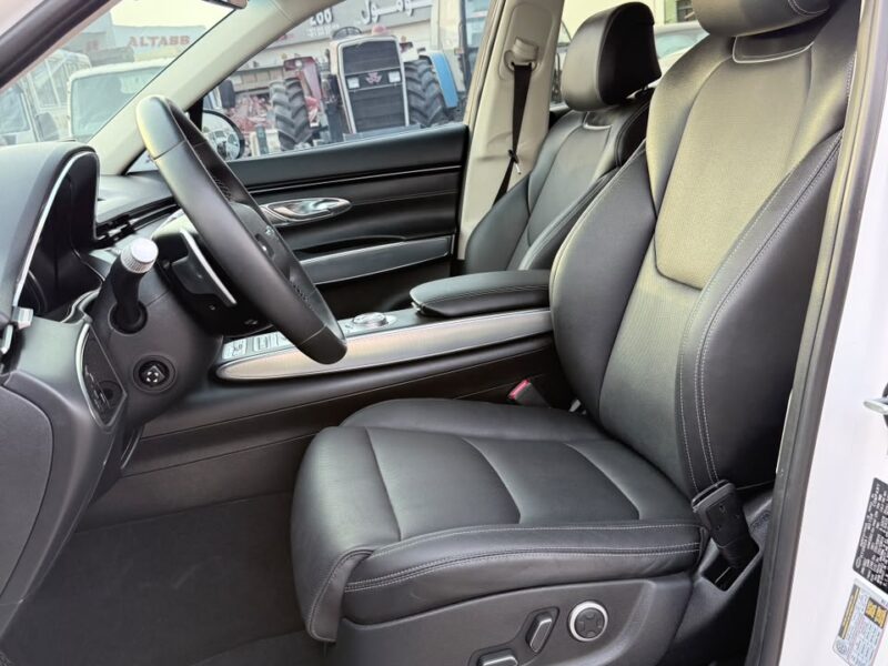 2022 GENESIS GV70 2.5 Litres TURBO V4 Petrol Engine White Black SUV American Specs Automatic