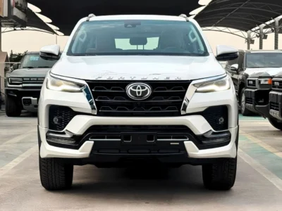 2026 Toyota Fortuner SR5 2.8 Litres 4 Cylinders Diesel Engine White Brown SUV GCC Specs 4WD
