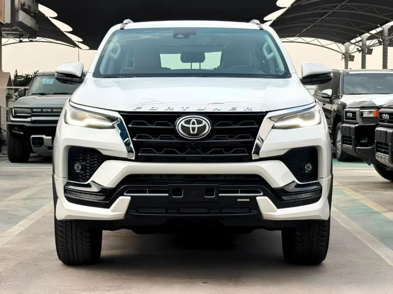 2026 Toyota Fortuner SR5 2.8 Litres 4 Cylinders Diesel Engine White Brown SUV GCC Specs 4WD