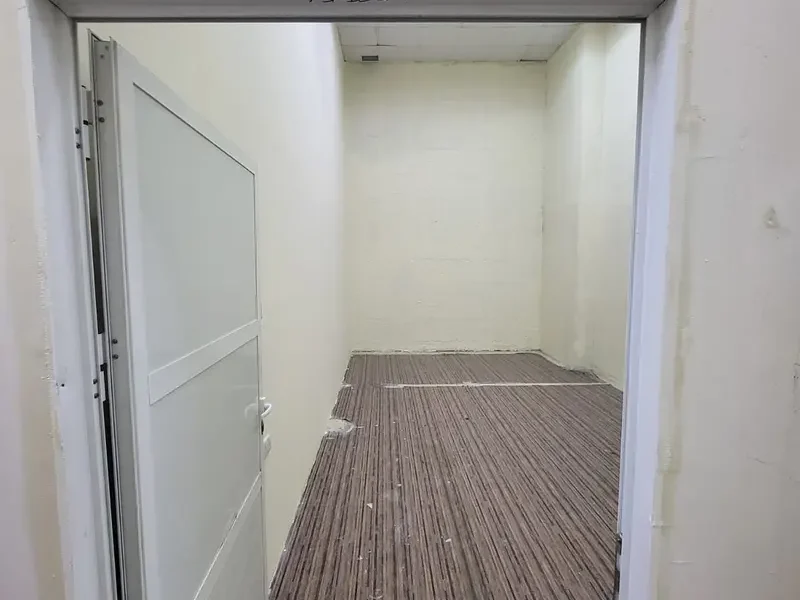 Al Quoz High Ceiling Storage For Rent 450 sqft on Meznine Floor 450x47