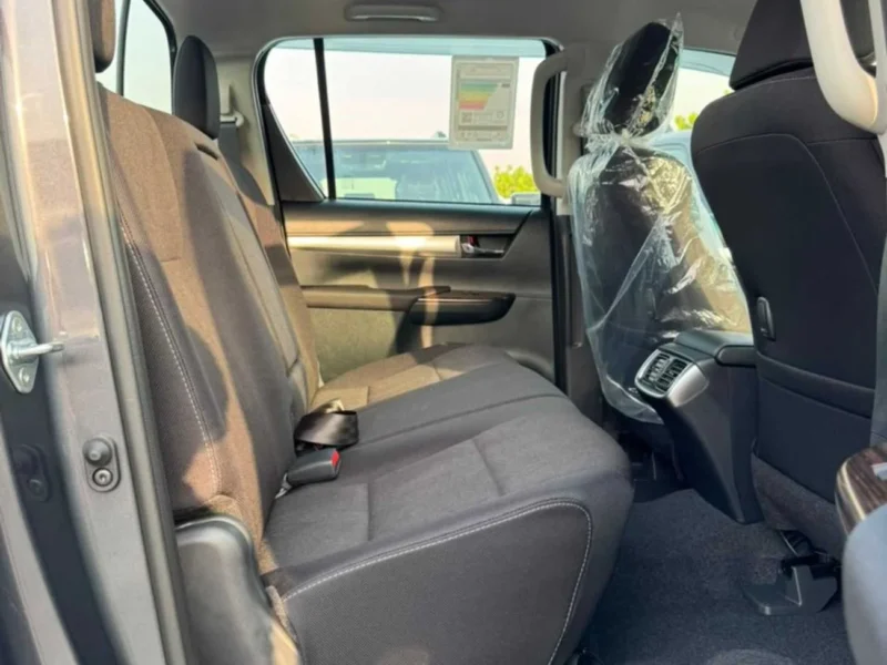 2026 Toyota Hilux SR5 DOUBLE CABIN 2.8 Litres 4 Cylinders Diesel Engine Grey Black Pickup Truck GCC