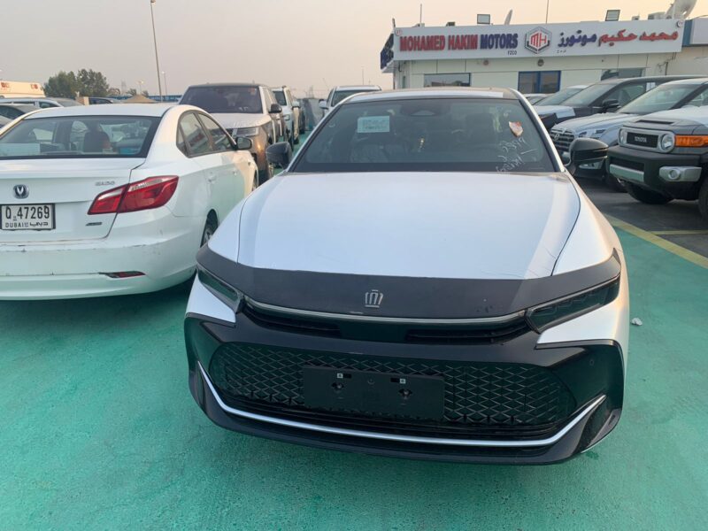 2025 Toyota Crown 2.5 Litres Inline‑4 Hybrid Engine White Black Luxury Sedan GCC Specs
